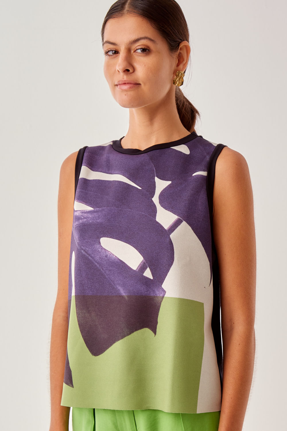 01038068_0002_3-BLUSA-MALHA-SILK-FOLHA