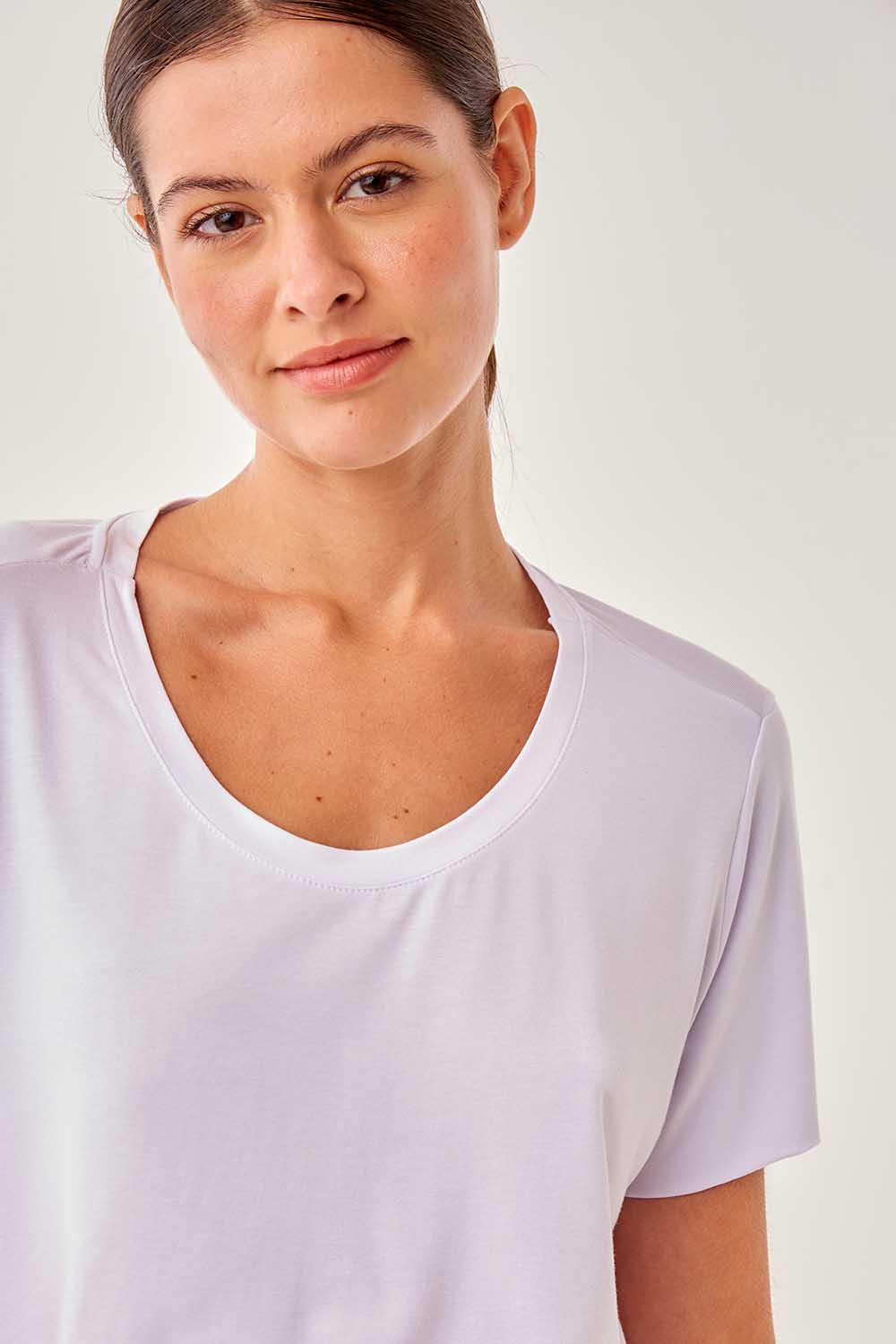 01038050_0001_3-BLUSA-MALHA-DECOTE-U