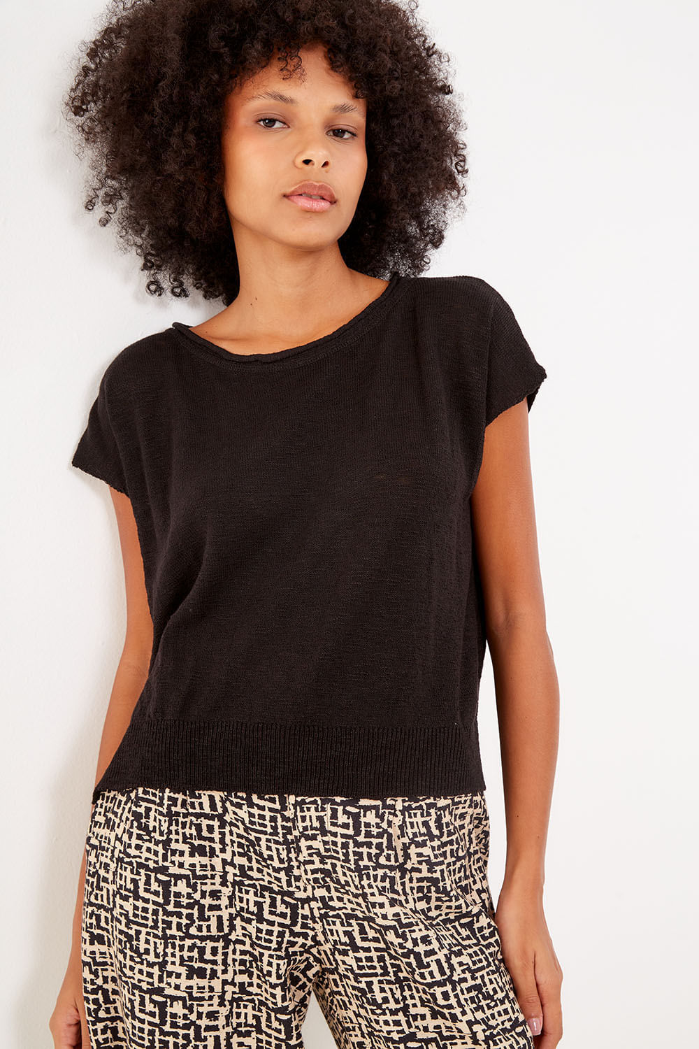 01038940_0002_3-BLUSA-TRICOT-QUADRADA
