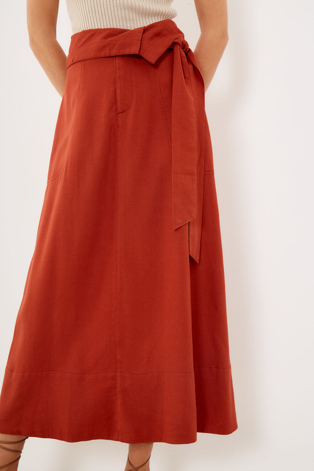 01039321_7248_3-SAIA-DETALHE-COS-MIDI-CASUAL