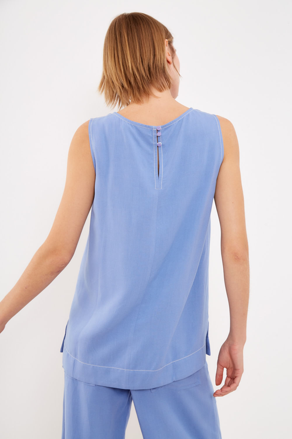 01039277_0565_2-BLUSA-RECORTES-PESPONTOS