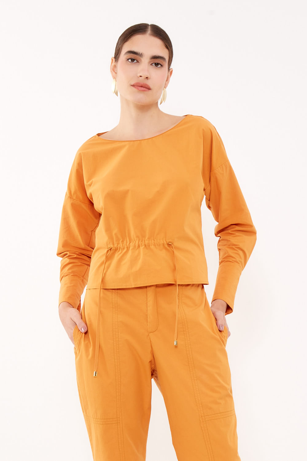 01039351_7450_3-BLUSA-DETALHE-PUNHO-LARGO