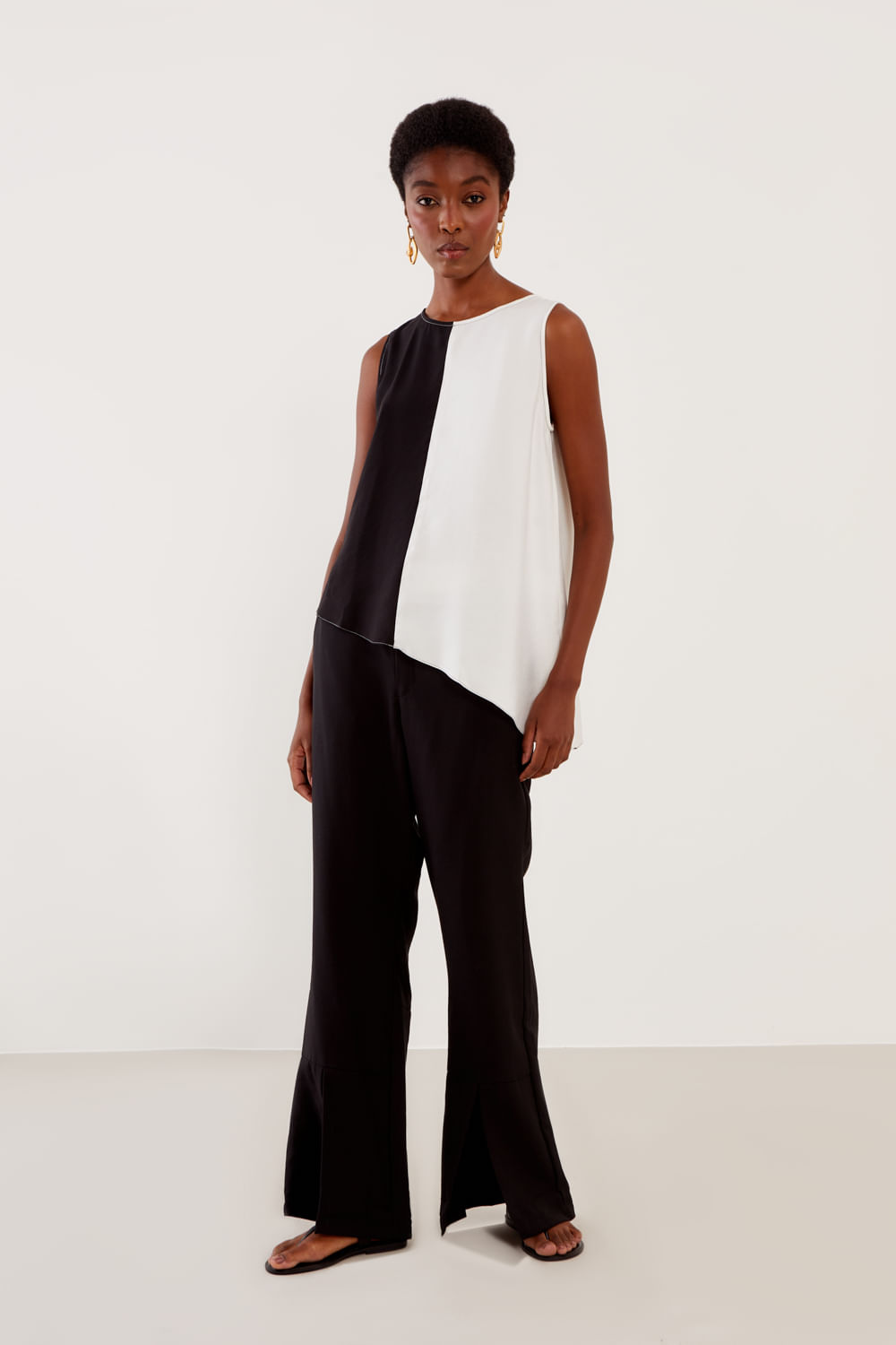 Blusa Bicolor Assimétrica - Preto