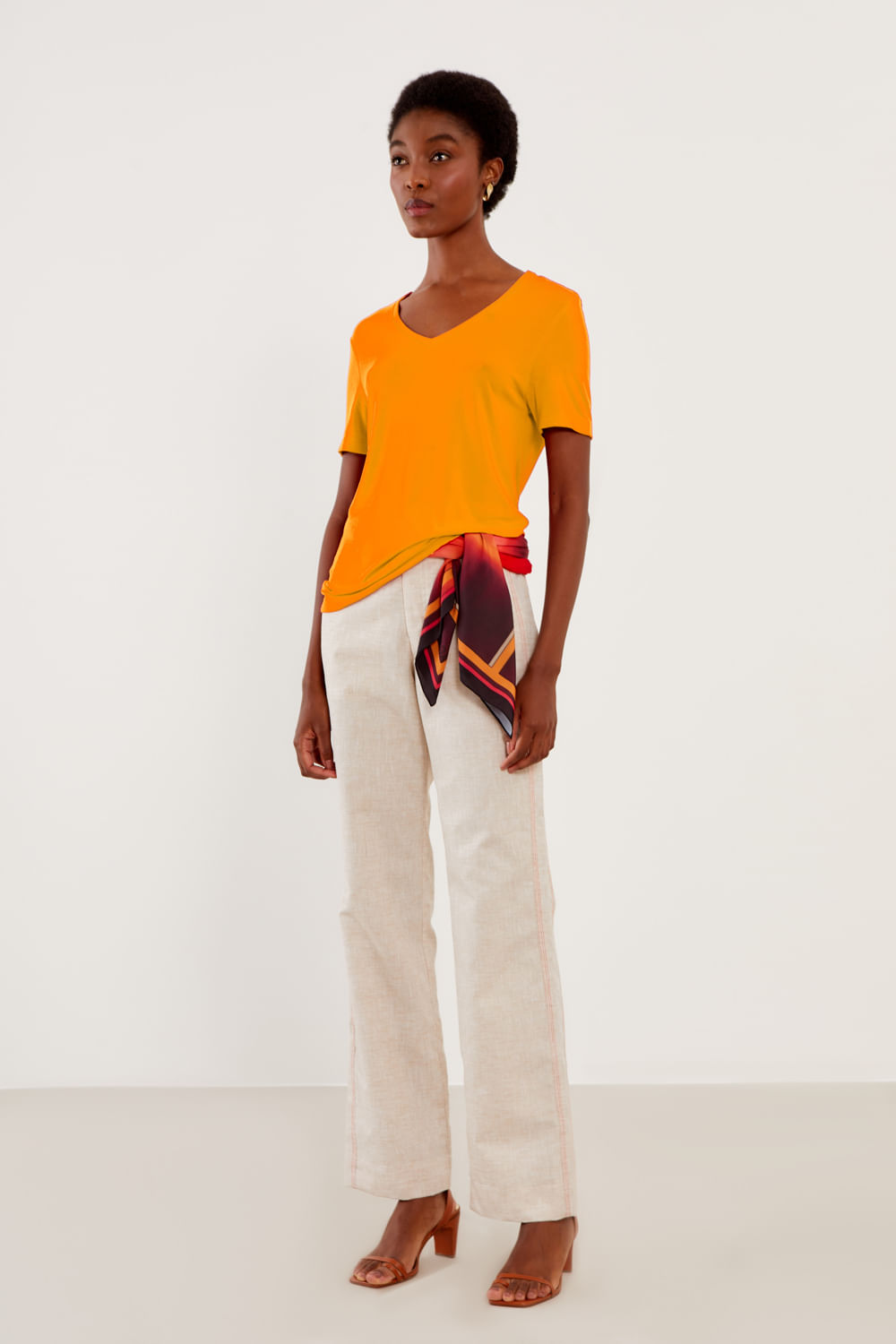 T-Shirt Malha Decote v - Amarelo Lina