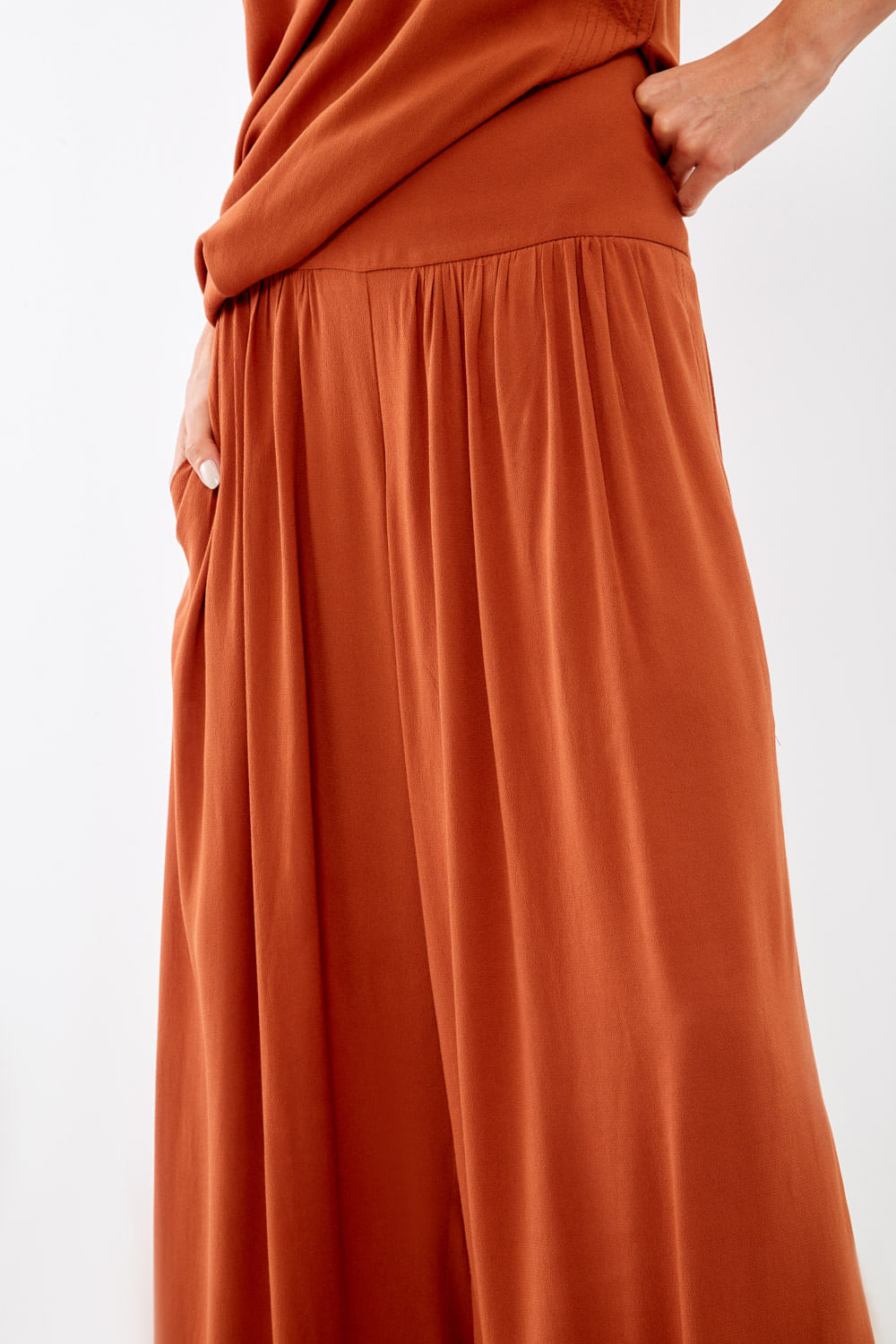 Calça Casual Pespontos Lateral - Mogno