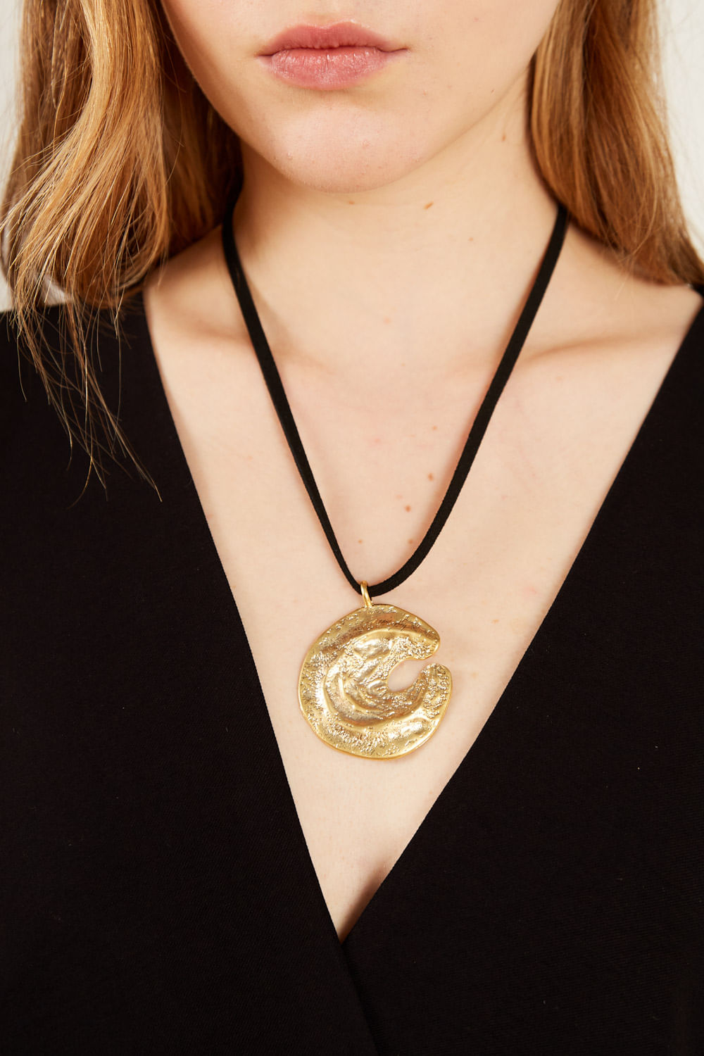 Colar Metal Texturizado - Dourado