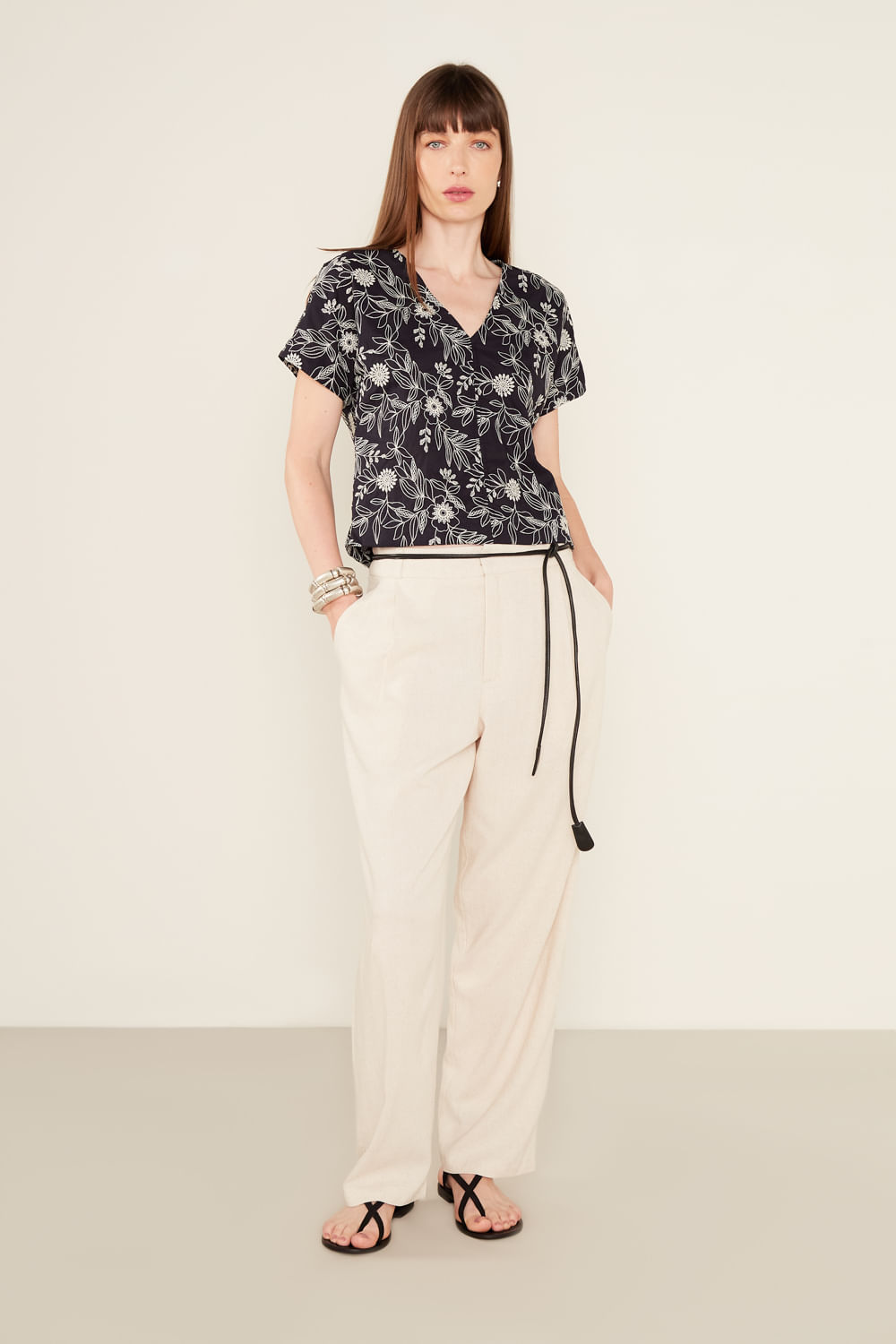 Blusa Casual Bordada - Azul Marinho