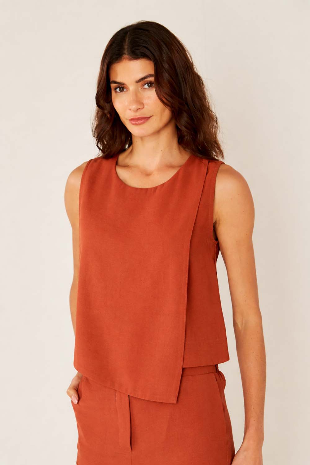 Blusa Casual Assimétrica - Marrom Mascavo